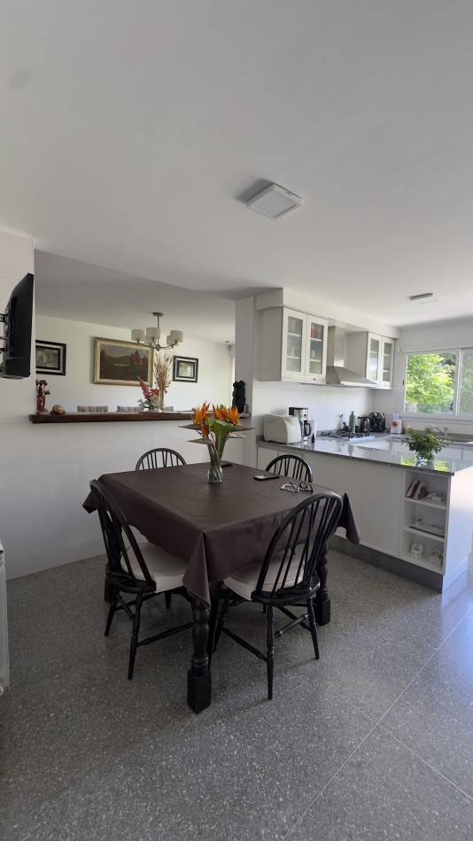 CHALET 5 AMB CON PARQUE Y QUINCHO - LOTE 10X33 - ZONA STELLA MARIS