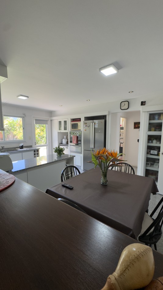 CHALET 5 AMB CON PARQUE Y QUINCHO - LOTE 10X33 - ZONA STELLA MARIS