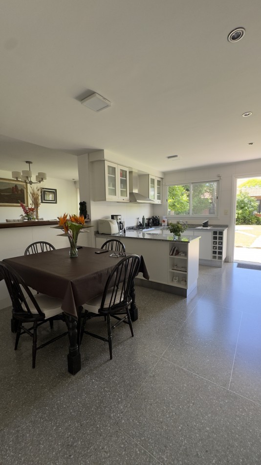 CHALET 5 AMB CON PARQUE Y QUINCHO - LOTE 10X33 - ZONA STELLA MARIS