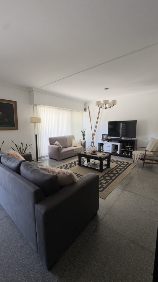 CHALET 5 AMB CON PARQUE Y QUINCHO - LOTE 10X33 - ZONA STELLA MARIS