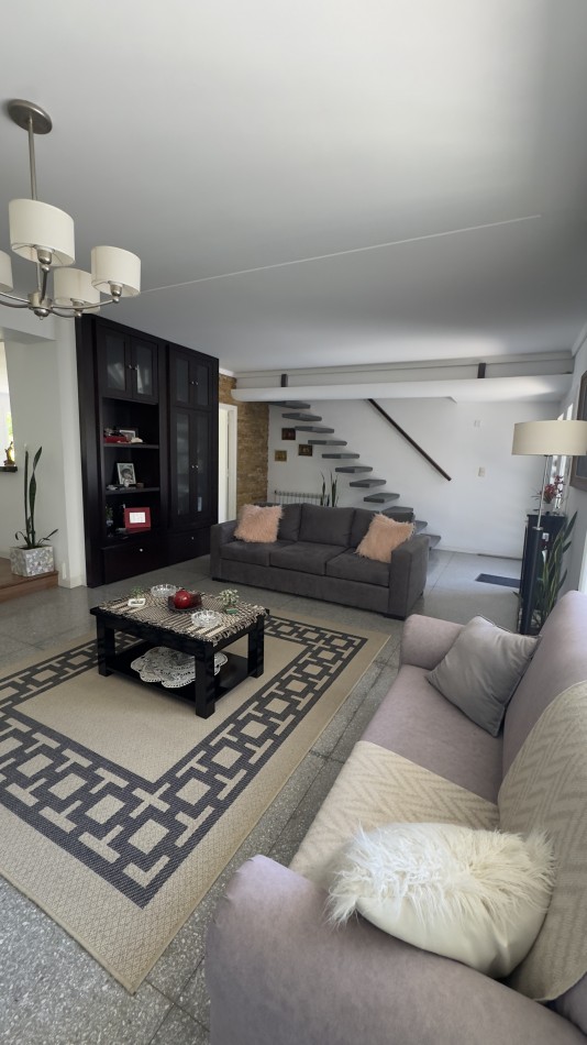 CHALET 5 AMB CON PARQUE Y QUINCHO - LOTE 10X33 - ZONA STELLA MARIS