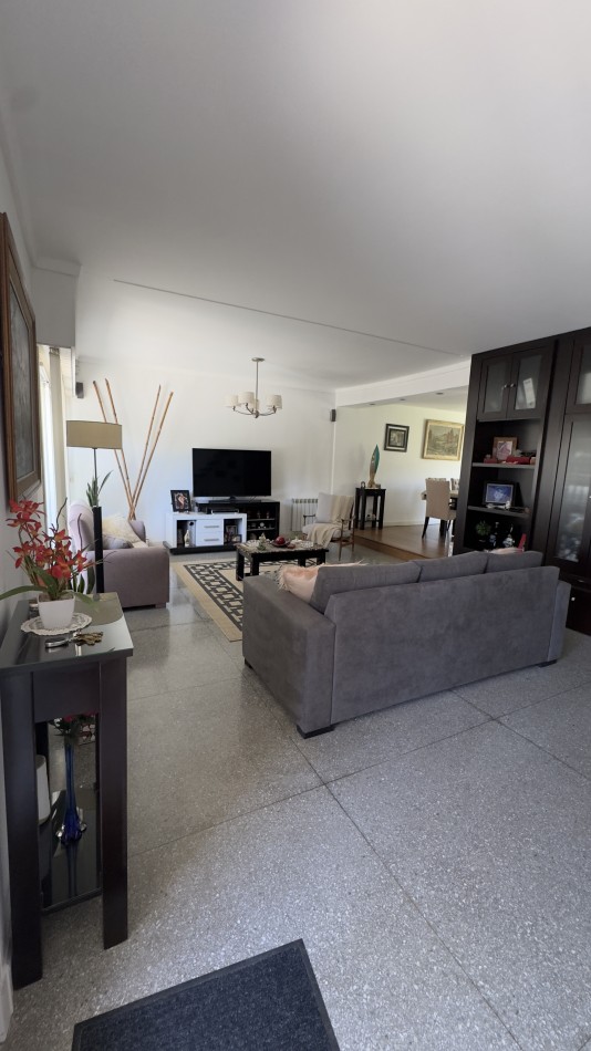 CHALET 5 AMB CON PARQUE Y QUINCHO - LOTE 10X33 - ZONA STELLA MARIS