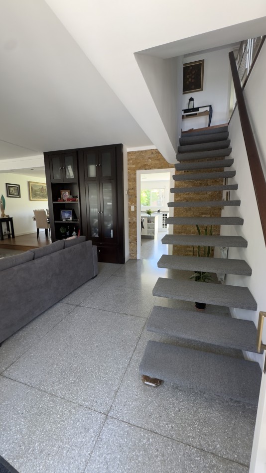 CHALET 5 AMB CON PARQUE Y QUINCHO - LOTE 10X33 - ZONA STELLA MARIS