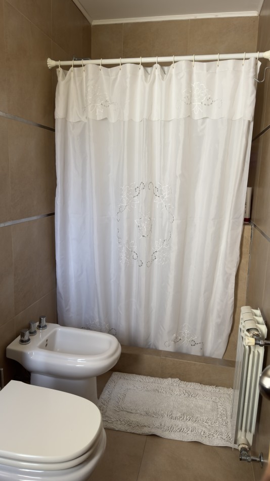 CHALET 5 AMB CON PARQUE Y QUINCHO - LOTE 10X33 - ZONA STELLA MARIS