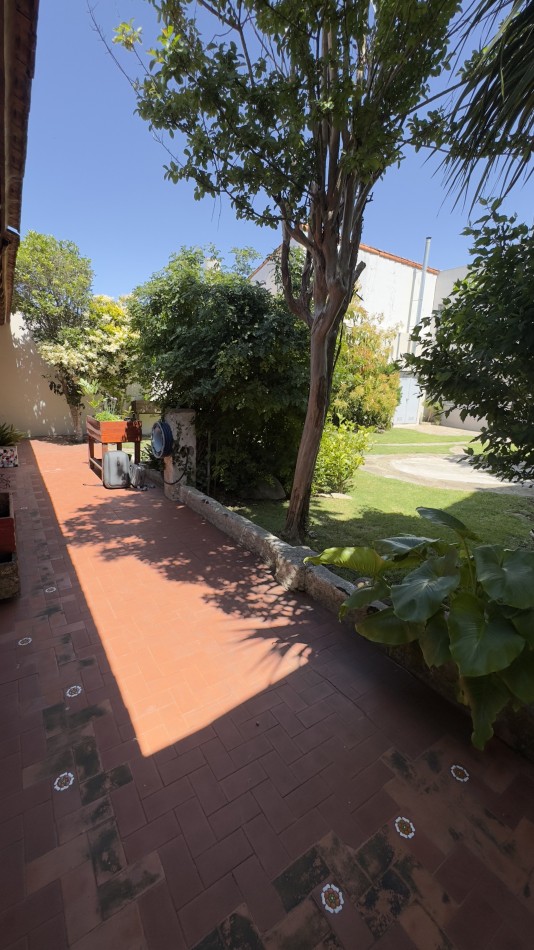 CHALET 5 AMB CON PARQUE Y QUINCHO - LOTE 10X33 - ZONA STELLA MARIS