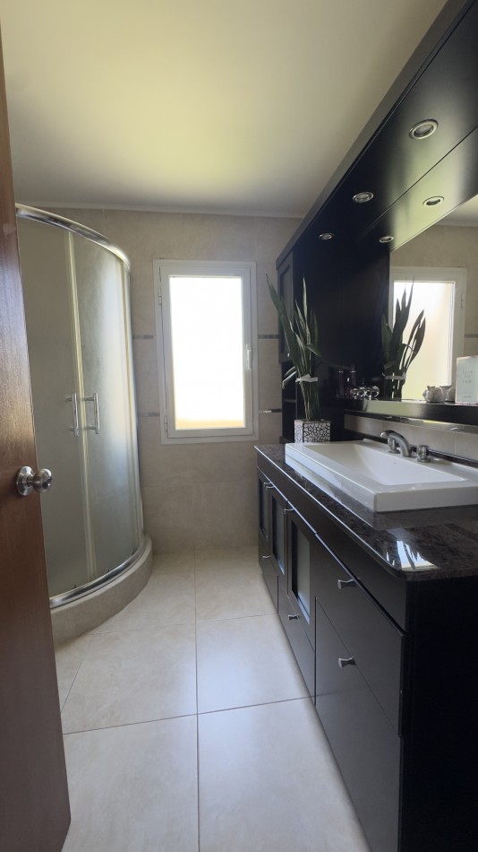 CHALET 5 AMB CON PARQUE Y QUINCHO - LOTE 10X33 - ZONA STELLA MARIS