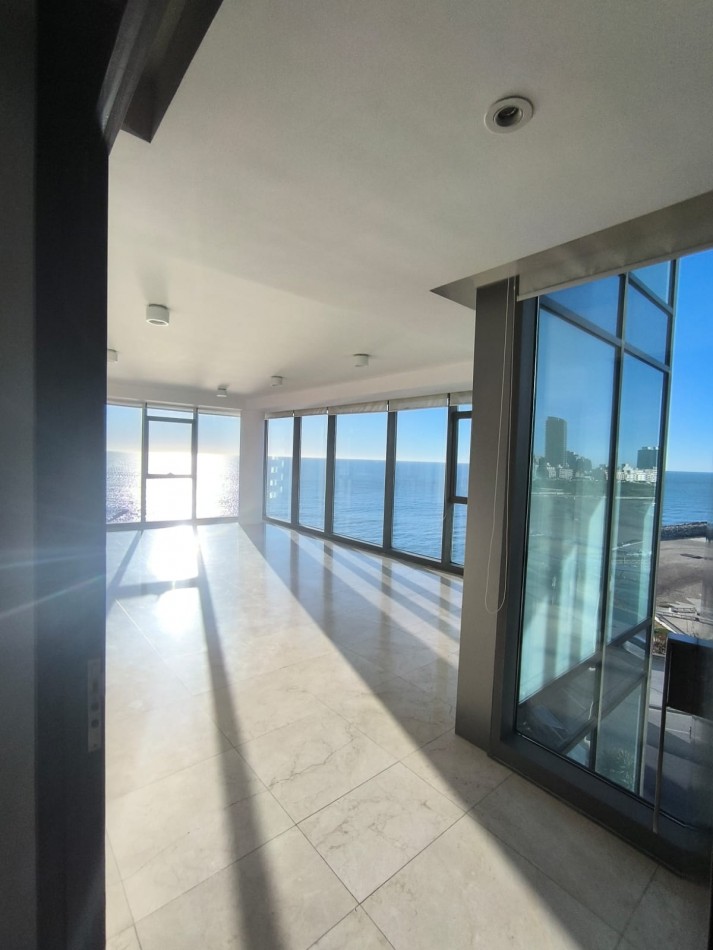 DEPARTAMENTO PRIMERA LINEA AL MAR - 4 AMBIENTES CON COCHERA DOBLE Y BAULERA - PLAYA VARESE - BISCAYNE BEACH