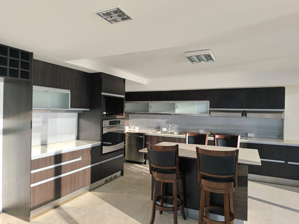 DEPARTAMENTO PRIMERA LINEA AL MAR - 4 AMBIENTES CON COCHERA DOBLE Y BAULERA - PLAYA VARESE - BISCAYNE BEACH