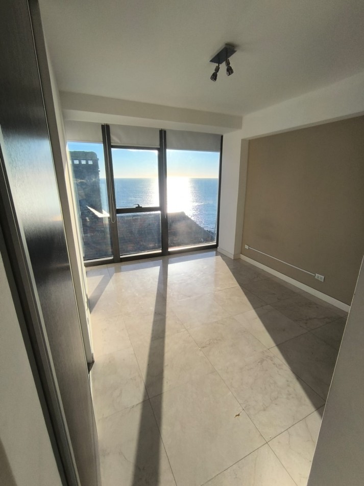 DEPARTAMENTO PRIMERA LINEA AL MAR - 4 AMBIENTES CON COCHERA DOBLE Y BAULERA - PLAYA VARESE - BISCAYNE BEACH