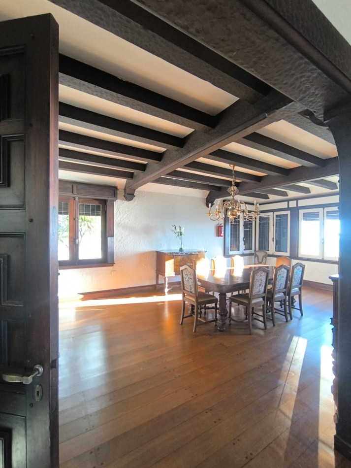 DEPARTAMENTO PRIMERA LINEA AL MAR - 4 AMBIENTES CON COCHERA DOBLE Y BAULERA - PLAYA VARESE - BISCAYNE BEACH