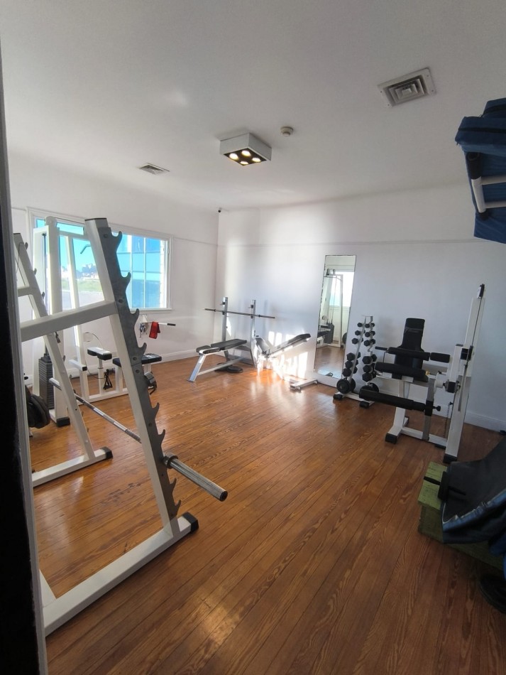 DEPARTAMENTO PRIMERA LINEA AL MAR - 4 AMBIENTES CON COCHERA DOBLE Y BAULERA - PLAYA VARESE - BISCAYNE BEACH