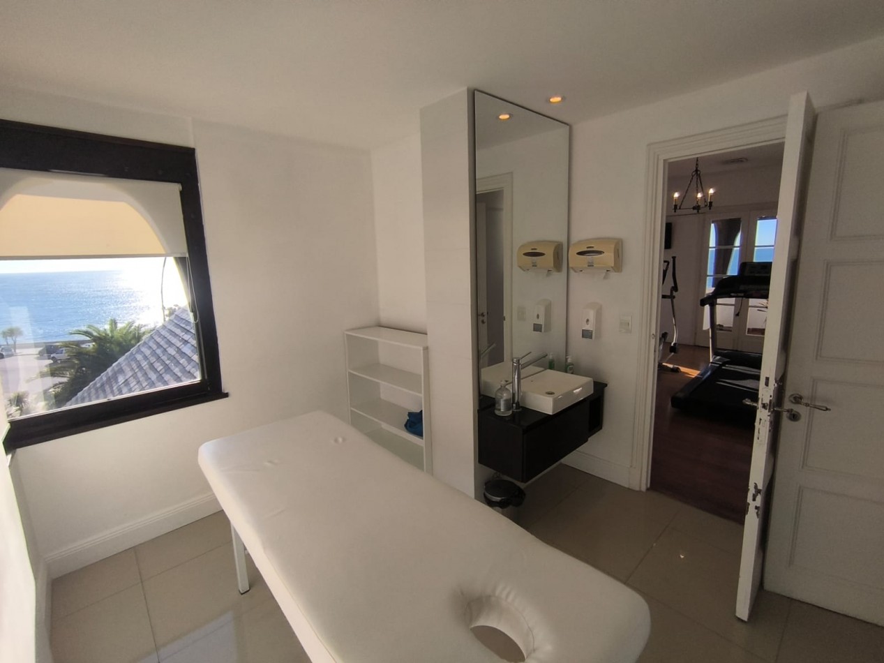 DEPARTAMENTO PRIMERA LINEA AL MAR - 4 AMBIENTES CON COCHERA DOBLE Y BAULERA - PLAYA VARESE - BISCAYNE BEACH