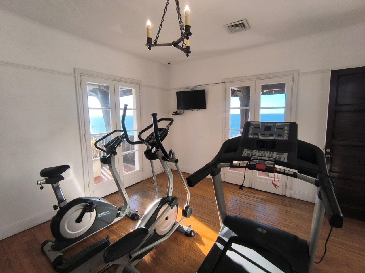 DEPARTAMENTO PRIMERA LINEA AL MAR - 4 AMBIENTES CON COCHERA DOBLE Y BAULERA - PLAYA VARESE - BISCAYNE BEACH