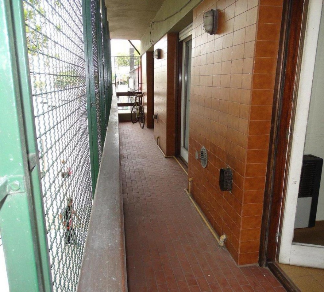 DEPARTAMENTO 3 AMBIENTES A LA CALLE BALCON Y PATIO
