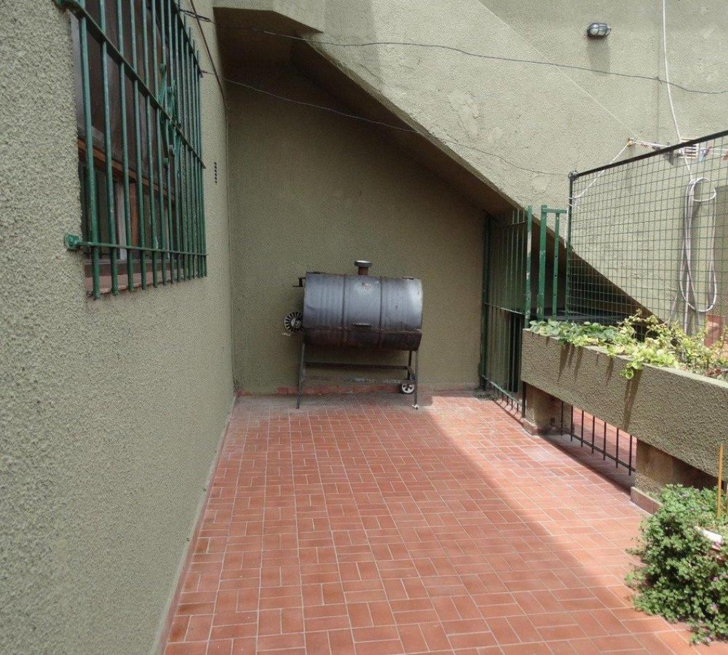 DEPARTAMENTO 3 AMBIENTES A LA CALLE BALCON Y PATIO