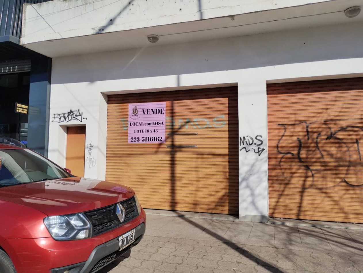 LOCAL COMERCIAL de 10x43 SOBRE AV COLON