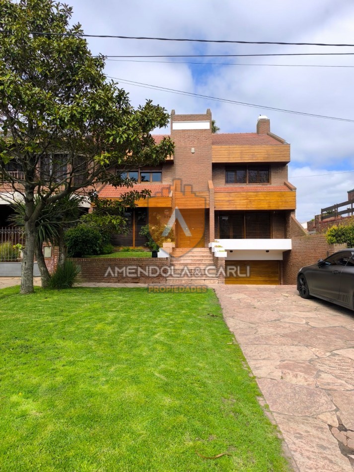 CHALET SOBRE LOTE DE 10X43 EN AVENIDA PASO AL 900! A 2 CUADRAS DEL PARQUE PRIMAVESI!