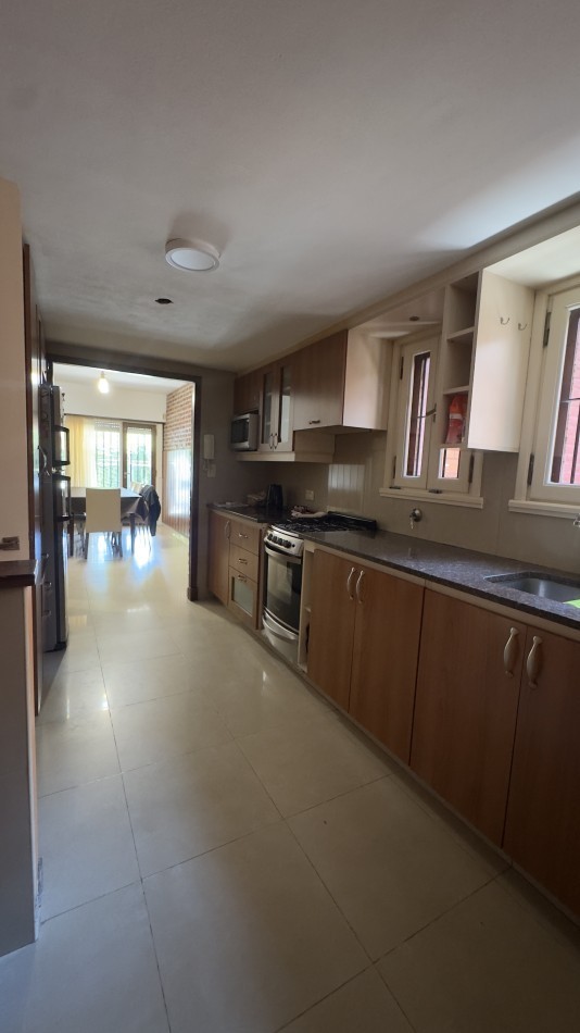 Chalet sobre lote 10x33 - Excelente entorno! A 5 cuadras de Guemes