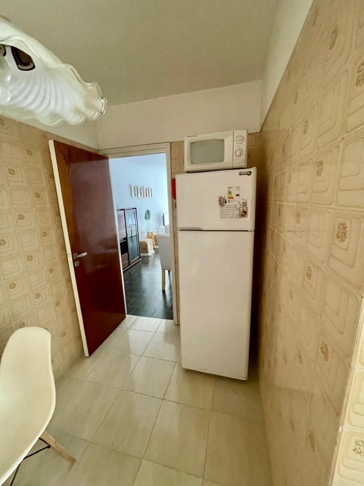 EN VENTA - 3 AMBIENTES A LA CALLE - CON COCHERA - ZONA CENTRO 