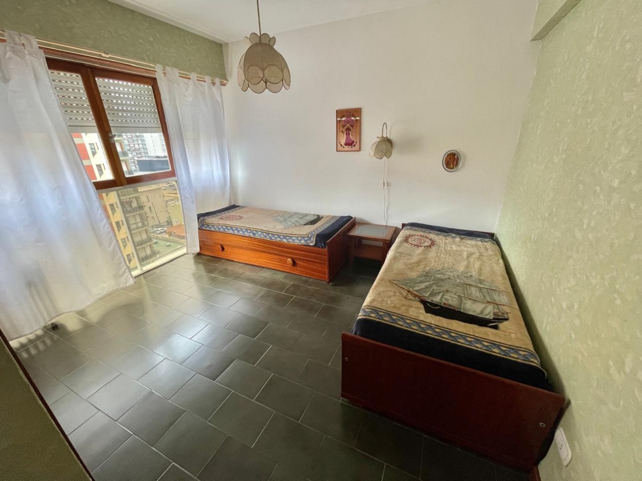 EN VENTA - 3 AMBIENTES A LA CALLE - CON COCHERA - ZONA CENTRO 