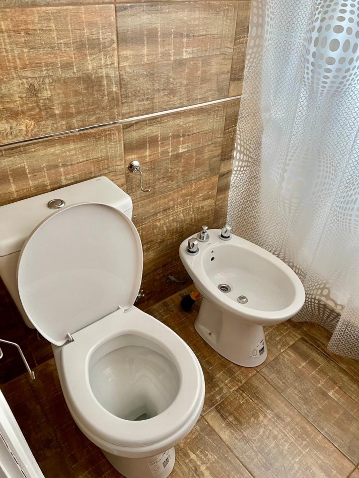 EN VENTA - 3 AMBIENTES A LA CALLE - CON COCHERA - ZONA CENTRO 