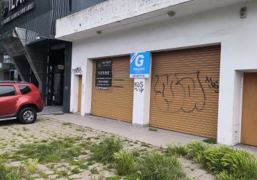 LOCAL COMERCIAL de 10x43 SOBRE AV COLON